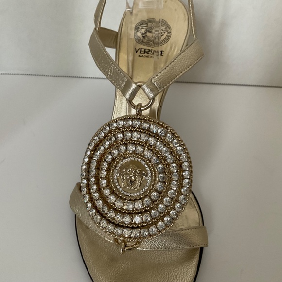 Versace metallic gold and crystal sandals - Picture 5 of 5